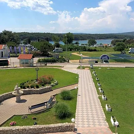 Omorika Hotel 3*